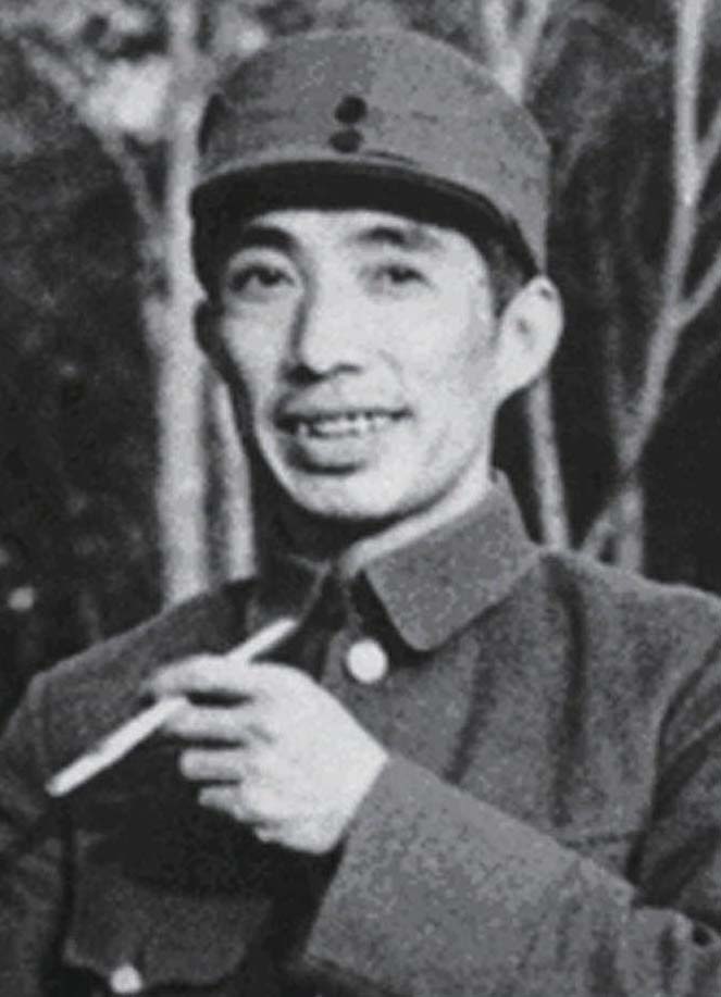 彭加伦(1905年—1970年) 江西奉新人，长征时期的 “红色鼓动家” (毛泽东语)。1937年8月至1938年2月任八路军驻甘办事处处长。